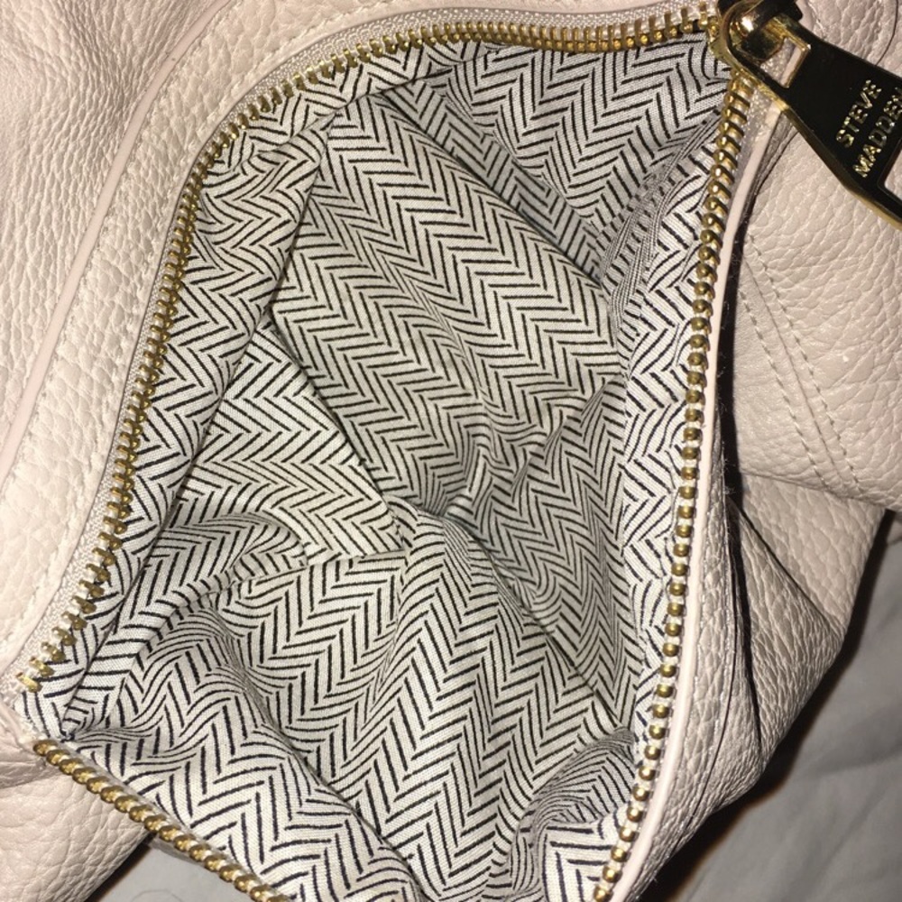 Cute Steve Madden tote bag! - Picture 3 of 4